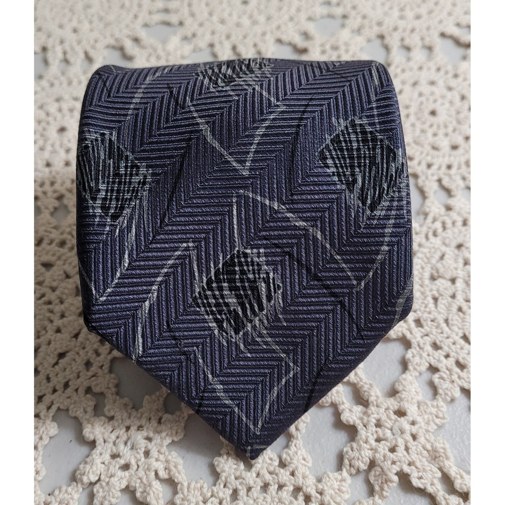 Georgio Armani Tie Mens Gray Abstract Pattern Neckwear. 56" x 3"
